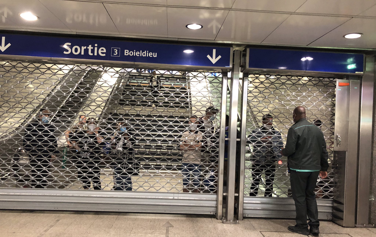 Под Парижем проходит полицейская спецоперация, эвакуируют людей из ТРЦ